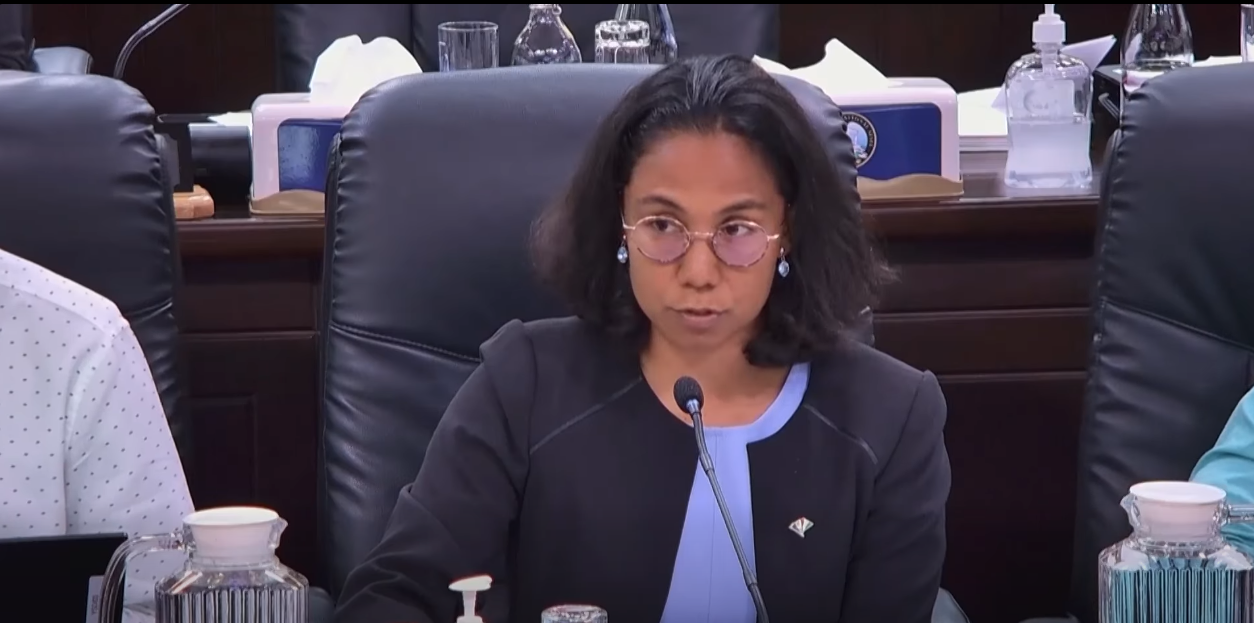 Minis pour Lazenes ek Sport, Kalsey Belle, in dir ki parmi bann defi lo nivo nasyonal se pou etablir en kad medikal pou reponn bezwen bann klib atraver zot federayon sportif.