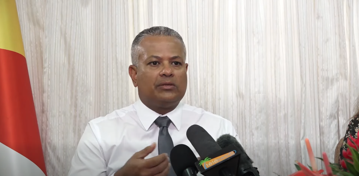 Gouvernman pe ranforsi son zefor pour siport Seselwa isi e ki pe reste oubyen etidye aletranze, ki pe ganny afekte avek sa sitiasyon kontinyel dan mwayenn oriyan.