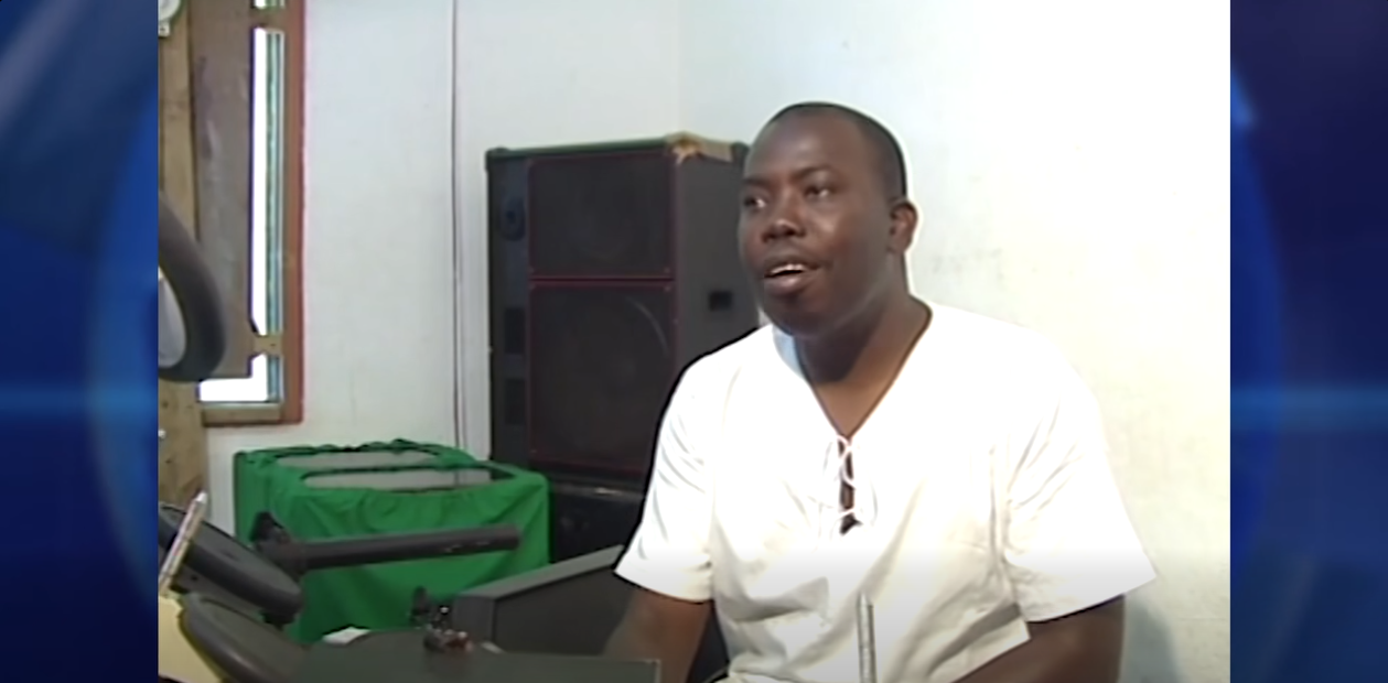 Pei, sirtou kominote mizikal, I atriste swivan lanmor santer e mizisyen Seselwa, Francois Larue, ki ti arive bomaten kot lopital Sesel.