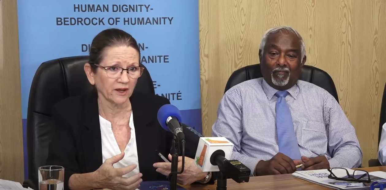 Komisyon Dwra Imen in prezant son rapor pour lannen pase avek medya kot in soulinny serten pwen for.