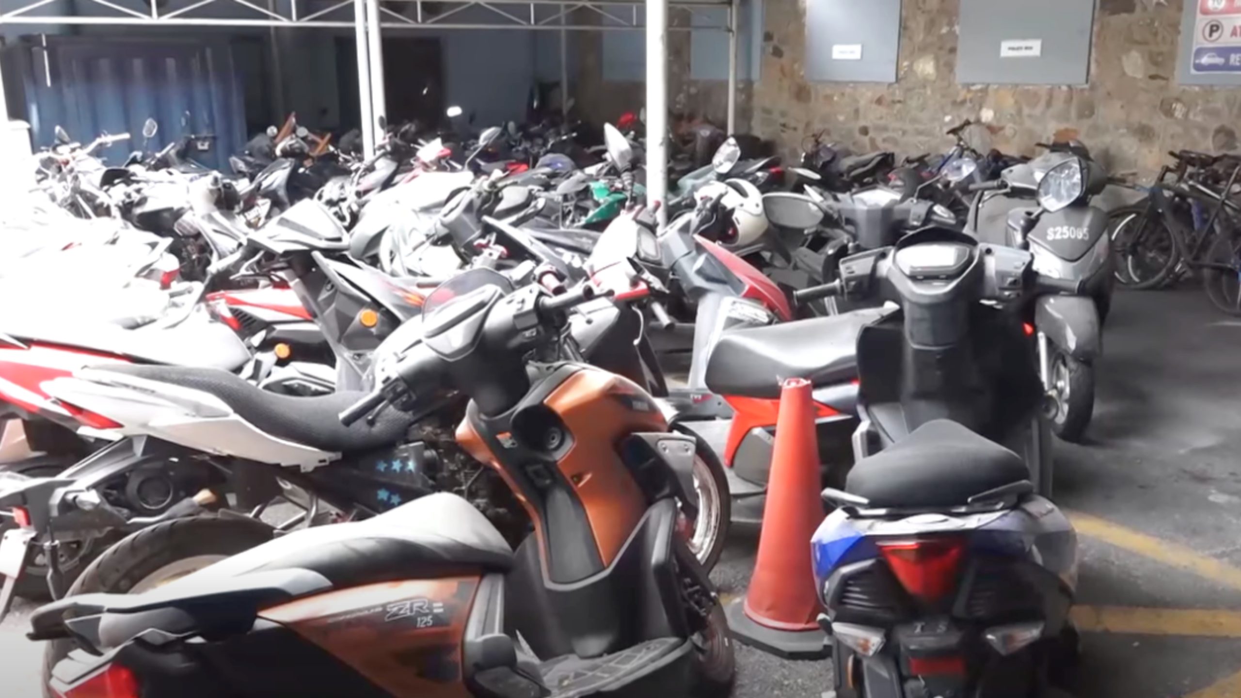 Lapolis pe al fer en legzerzis pour ed manm piblik kapab idantifye zot ‘scooter’ oubyen moter ki’n ganny vole.