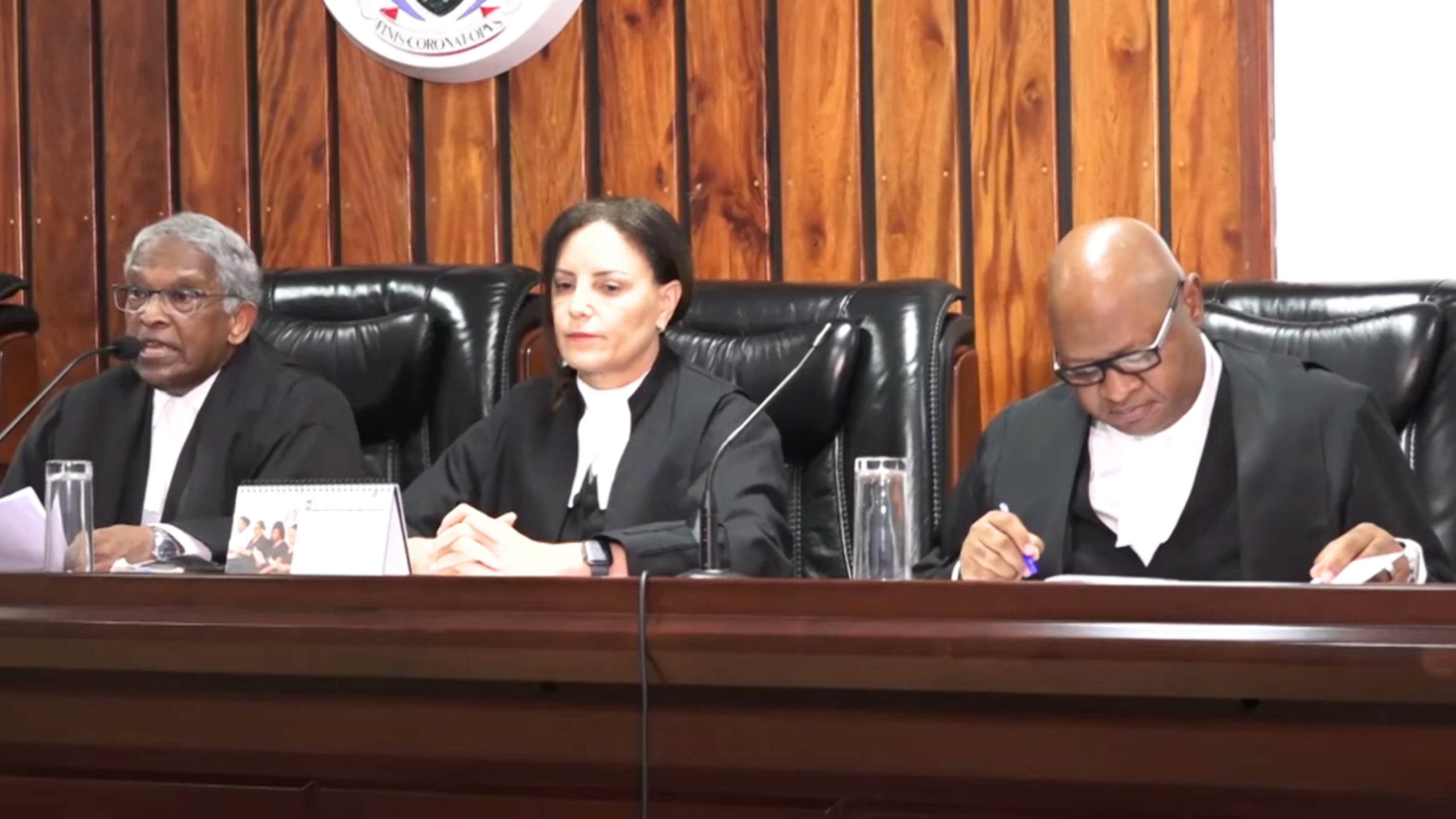 Lakour dapel i’n delivre son bann zizman pour sa sesyon Avril ozordi, mazorite i bann ka sivil.