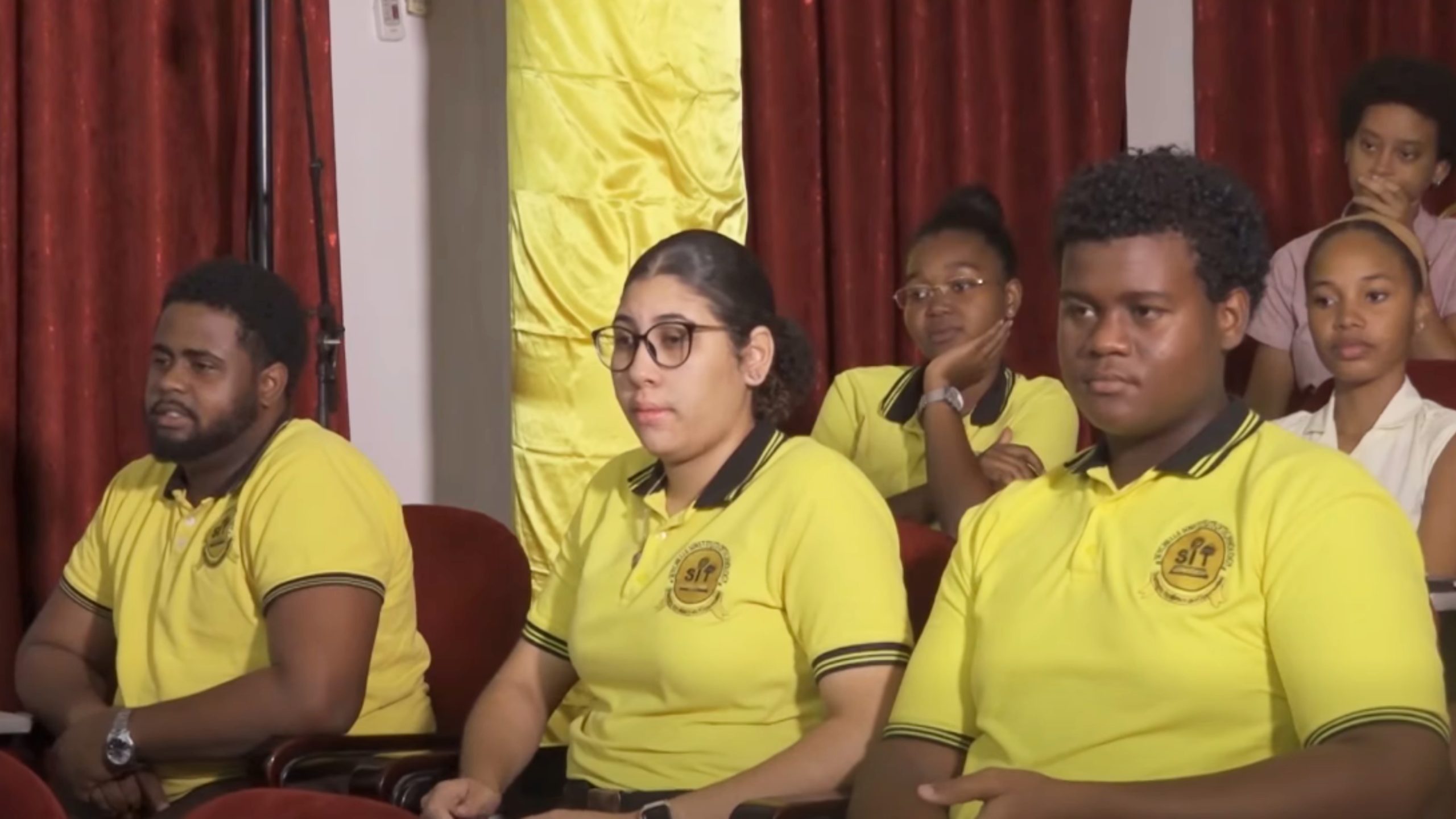 Minister Lanplwa e Planifikasyon Resours Imen i’n organiz en foronm pour bann zenn