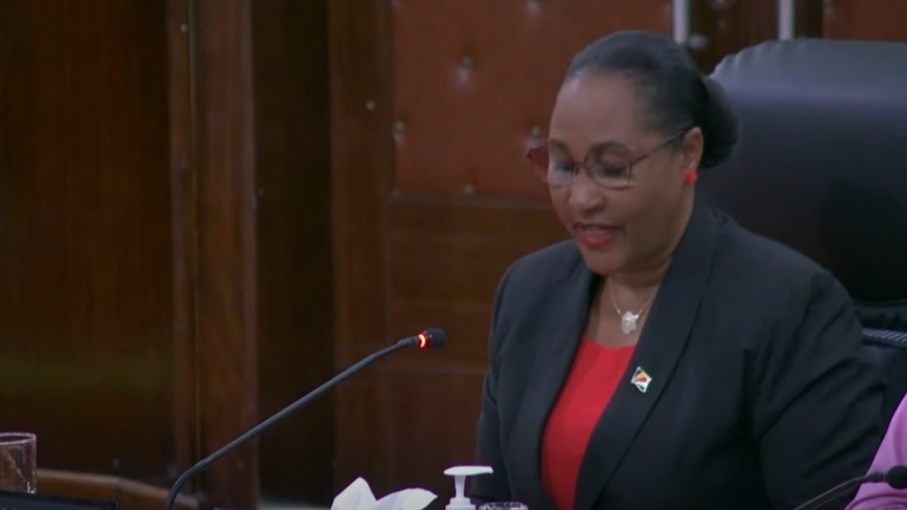 Lasanble in a linanimite aprouv mosyon ki pe propoz Sesel koman en manm pou zwenn (CDRI).