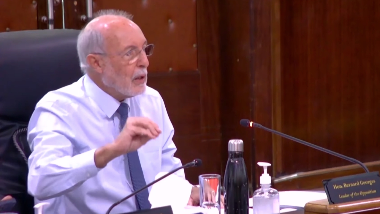 Lasanble Nasyonal in rezet en mosyon pour kennsel en SI pour etablir en bord lanket lo lenportasyon zarm .