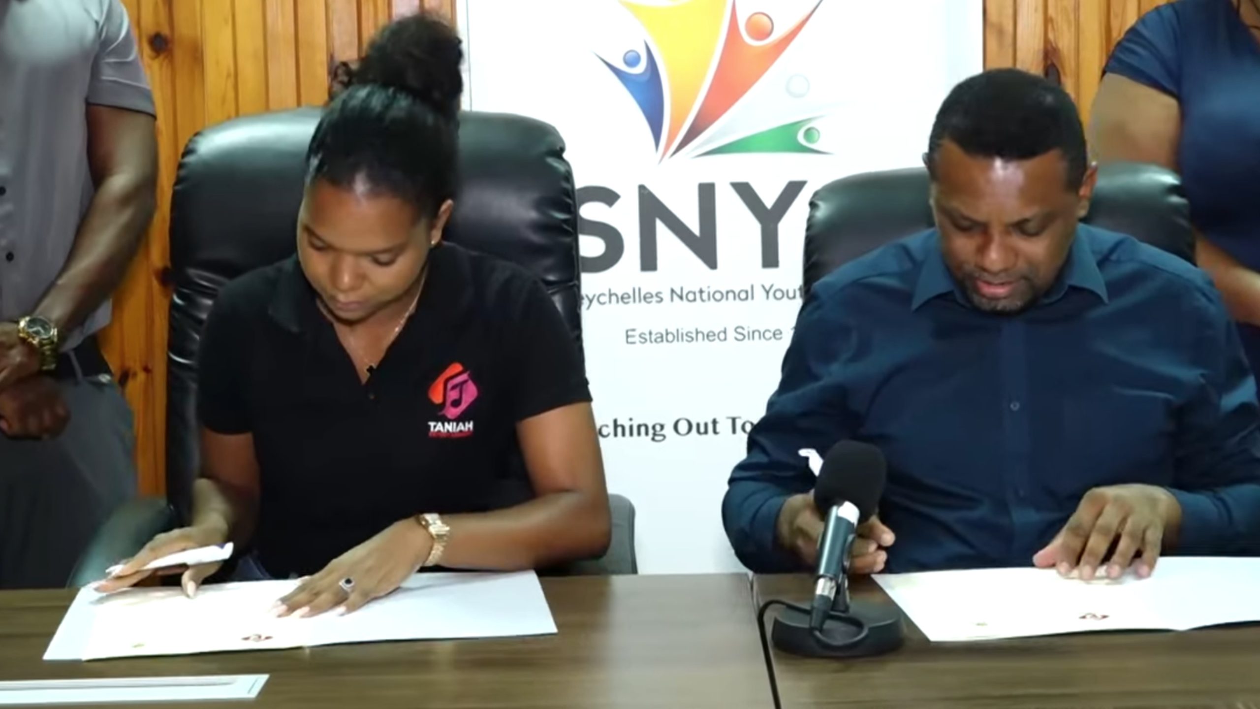 Konsey Nasyonal pour Lazenes pe fer an kolaborasyon avek ‘Taniah Entertainment’. Konsey Nasyonal pour Lazenes pe fer an kolaborasyon avek ‘Taniah Entertainment’.