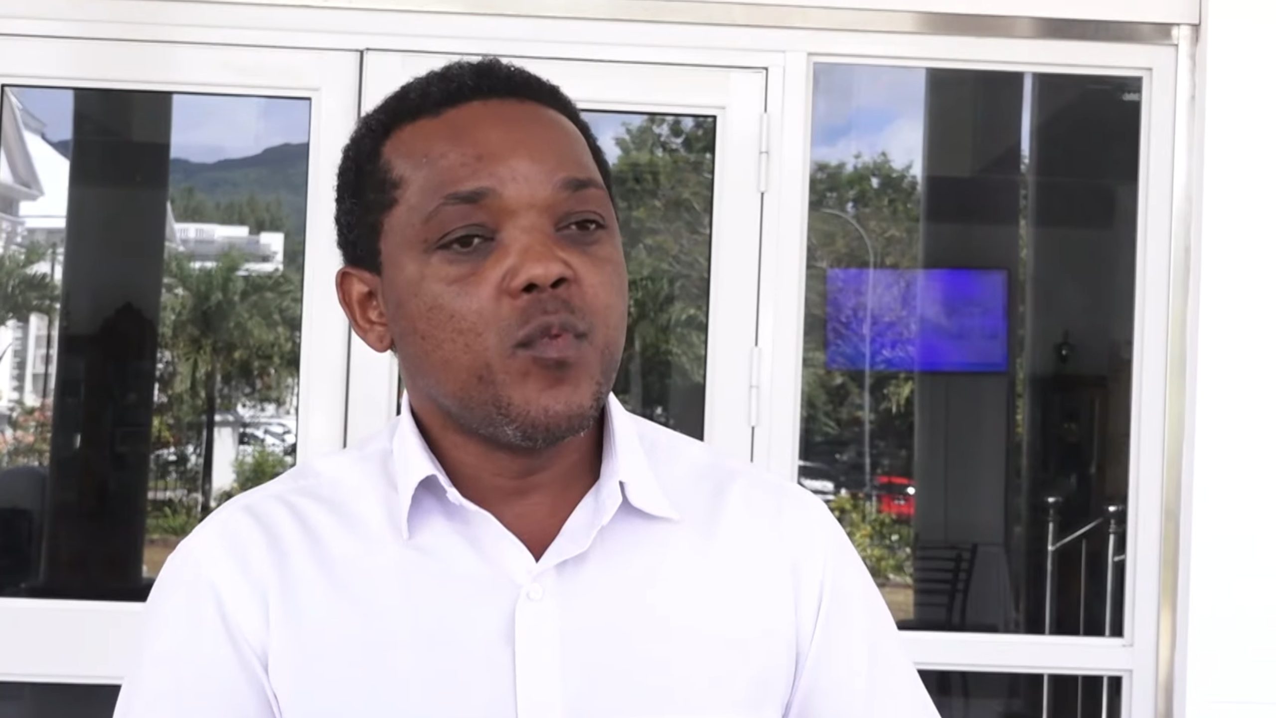 Bann manm Komite Lanvironnman dan Lasanble Nasyonal in ganny sans konn plis lo kwa ki Sesel in mete dan son rapor konsernan klima