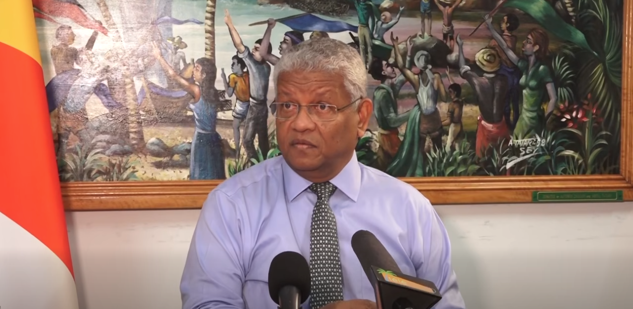 Ansyen Prezidan, Wavel Ramkalwan, i’n donn son reaksyon swivan bann deklarasyon ki Prezidan Dr. Patrick Herminie ti fer dan son konferans lapres zedi pase. Ansyen Prezidan, Wavel Ramkalwan, i’n donn son reaksyon swivan bann deklarasyon ki Prezidan Dr. Patrick Herminie ti fer dan son konferans lapres zedi pase.