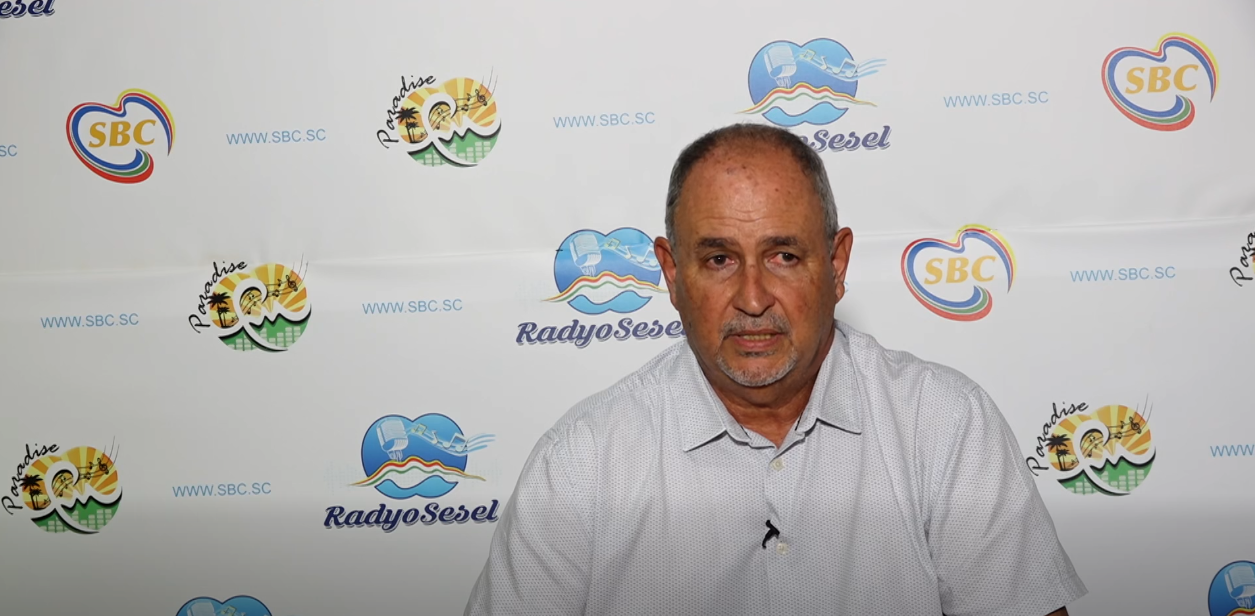 Tyermenn Bord SBC, Imsye Gérard Lafortune, in presize ki plizyer provizyon dan sa nouvo proze-d’lwa, i koz lo travay ki SBC pe deza fer. In osi dir ki avek sa bann nouvo propozisyon ki trouve ladan, lavwa serten group dan lasosyete pa pou ganny reprezante lo Bord SBC.