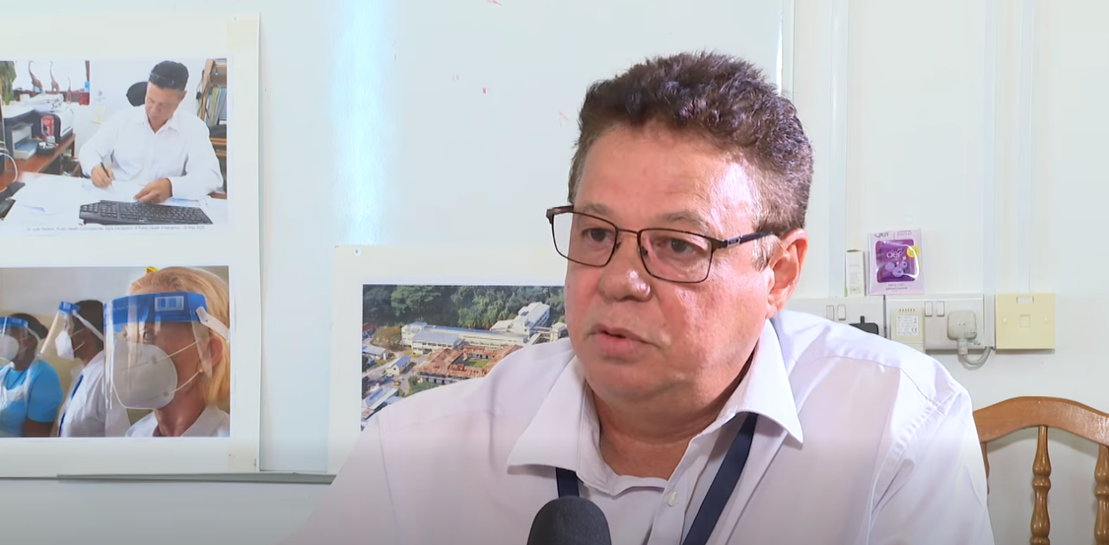 Dan en konferans lapres yer, lotorite lasante in fer resorti bann mezir preparasyon ki pei pe met anplas, la ki i fer 23 zour depi ki Lorganizasyon Mondyal Lasante in deklar lepidemi Ebola aktyel koman en lirzans lasante piblik e en konsern enternasyonal. Dan en konferans lapres yer, lotorite lasante in fer resorti bann mezir preparasyon ki pei pe met anplas, la ki i fer 23 zour depi ki Lorganizasyon Mondyal Lasante in deklar lepidemi Ebola aktyel koman en lirzans lasante piblik e en konsern enternasyonal.