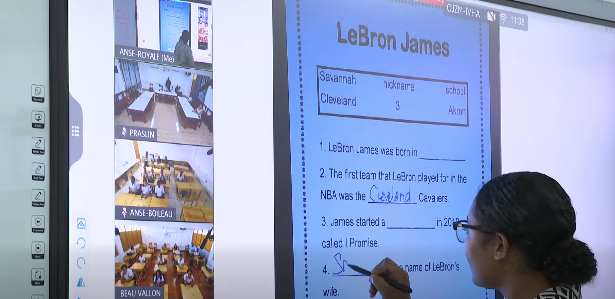 Premye lekol Sesel ‘smart classroom’.