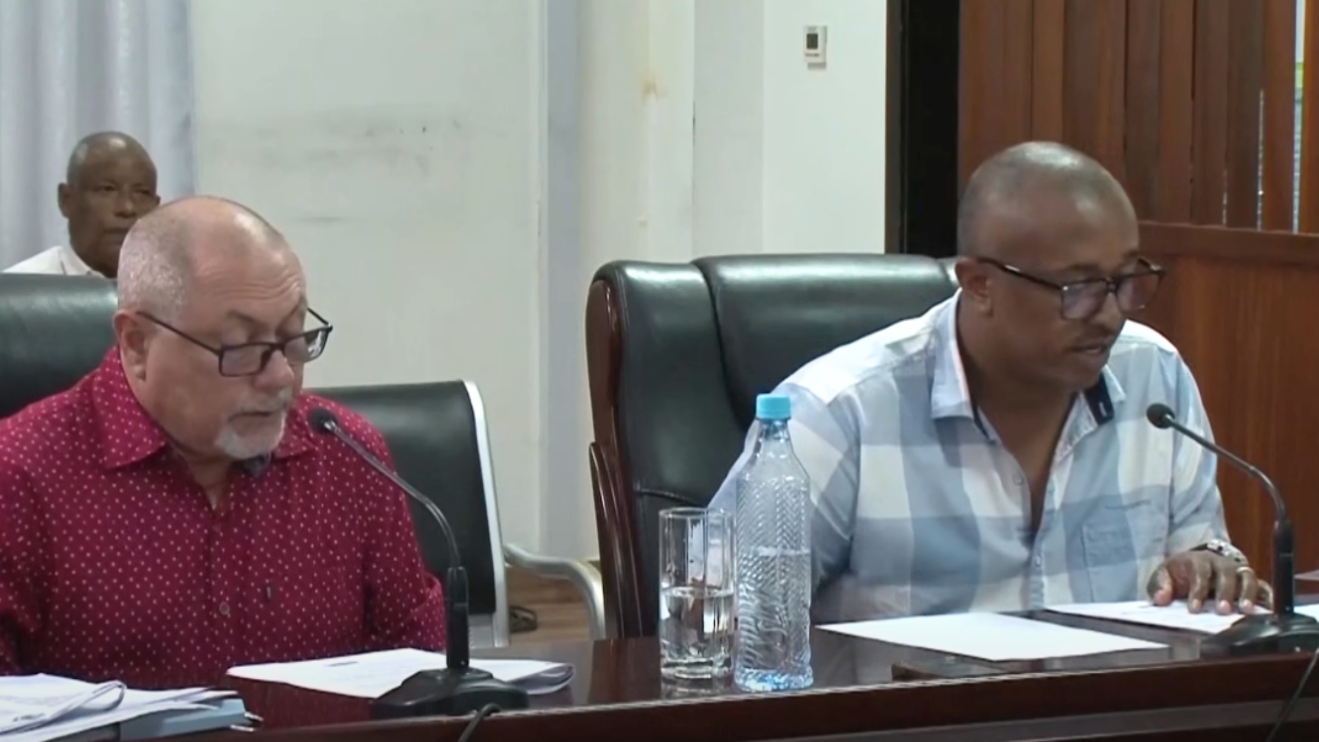 Patolozis Dr. Landez i donn lesplikasyon lo lekor defen Francis Ernesta, ki ti ganny touye dan sa lensidan prizon Montagne Posée le 5 desanm 2024. Patolozis Dr. Landez i donn lesplikasyon lo lekor defen Francis Ernesta, ki ti ganny touye dan sa lensidan prizon Montagne Posée le 5 desanm 2024.