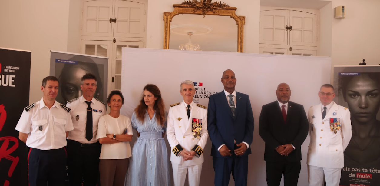 Lo dezyenm zour son vizit La Reunion, Prezidan Dr Patrick Herminie ti asiste en resepsyon organize par Prefe La Reunion, Patrice Latron, pour selebre lazournen nasyonal Franse. Lo dezyenm zour son vizit La Reunion, Prezidan Dr Patrick Herminie ti asiste en resepsyon organize par Prefe La Reunion, Patrice Latron, pour selebre lazournen nasyonal Franse.