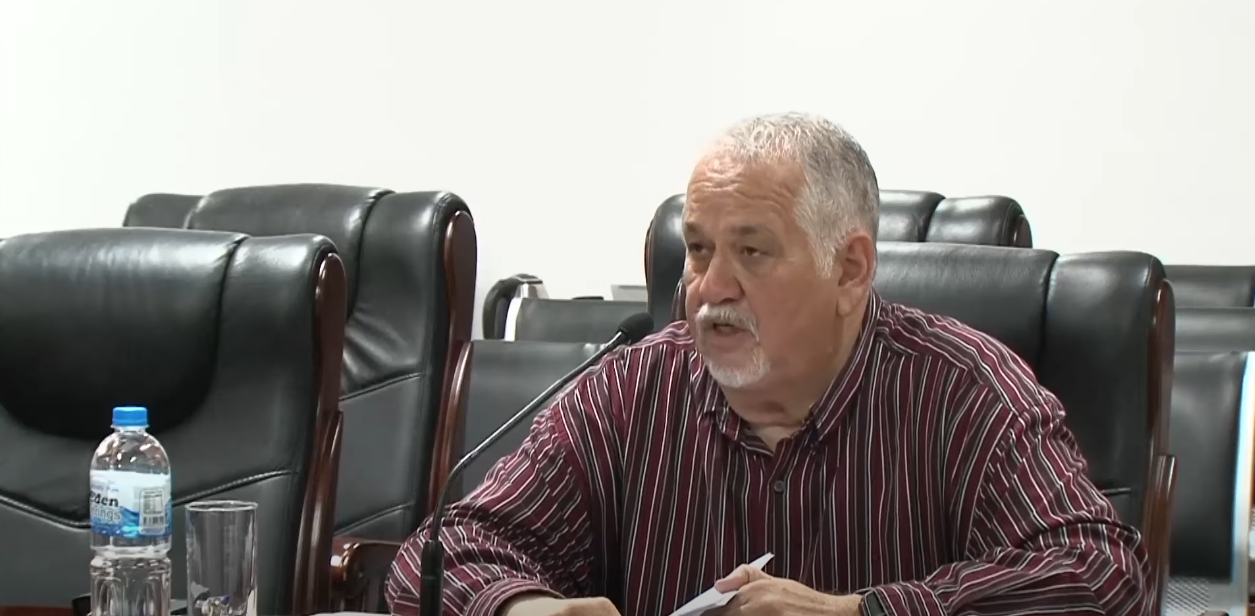 Msye Hugh Adam, Direkter Egzekitif Land Marine Ltd, ti osi pas devan komisyon lanket lo leksplozyon CCCL yer apre midi. Land Marine Ltd ki egziste depi 1994 i enn bann transportater leksploziv pour CCCL. Msye Hugh Adam, Direkter Egzekitif Land Marine Ltd, ti osi pas devan komisyon lanket lo leksplozyon CCCL yer apre midi. Land Marine Ltd ki egziste depi 1994 i enn bann transportater leksploziv pour CCCL.