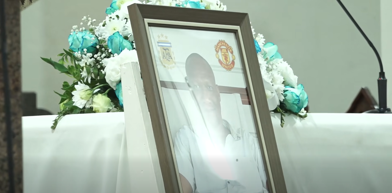 Manm fanmiy, zanmi, e koleg ti’n rasanble Katedral Imakile Konsepsyon Vandredi pou rann zot dernyen omaz ansyen travayer SBC, Daniel Burka mye koni koman DJ Burka. Manm fanmiy, zanmi, e koleg ti’n rasanble Katedral Imakile Konsepsyon Vandredi pou rann zot dernyen omaz ansyen travayer SBC, Daniel Burka mye koni koman DJ Burka.