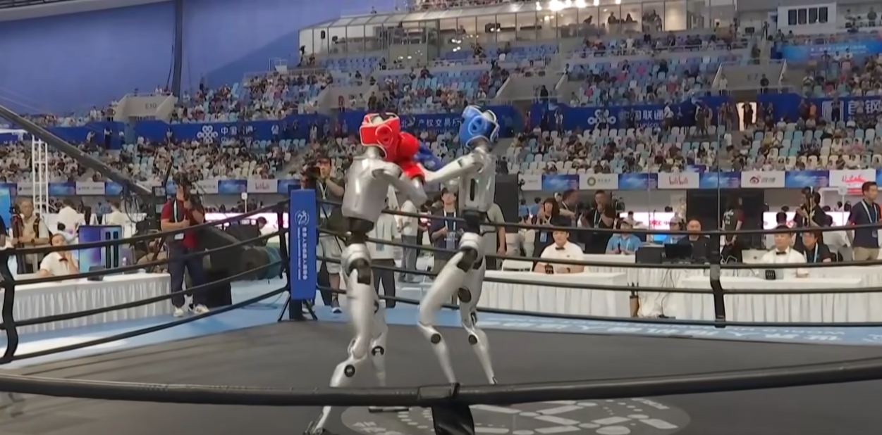Bann robot ki’n ganny fer Lasin ki dan laform en dimoun, in pran par pour premye fwa dan en konpetisyon bos lakord ek lev pwa dan ‘World Humanoid Robot Games’ ki pe fer Beijing Lasin. Zot in osi fer gymnastic, sparring ek Taichi.