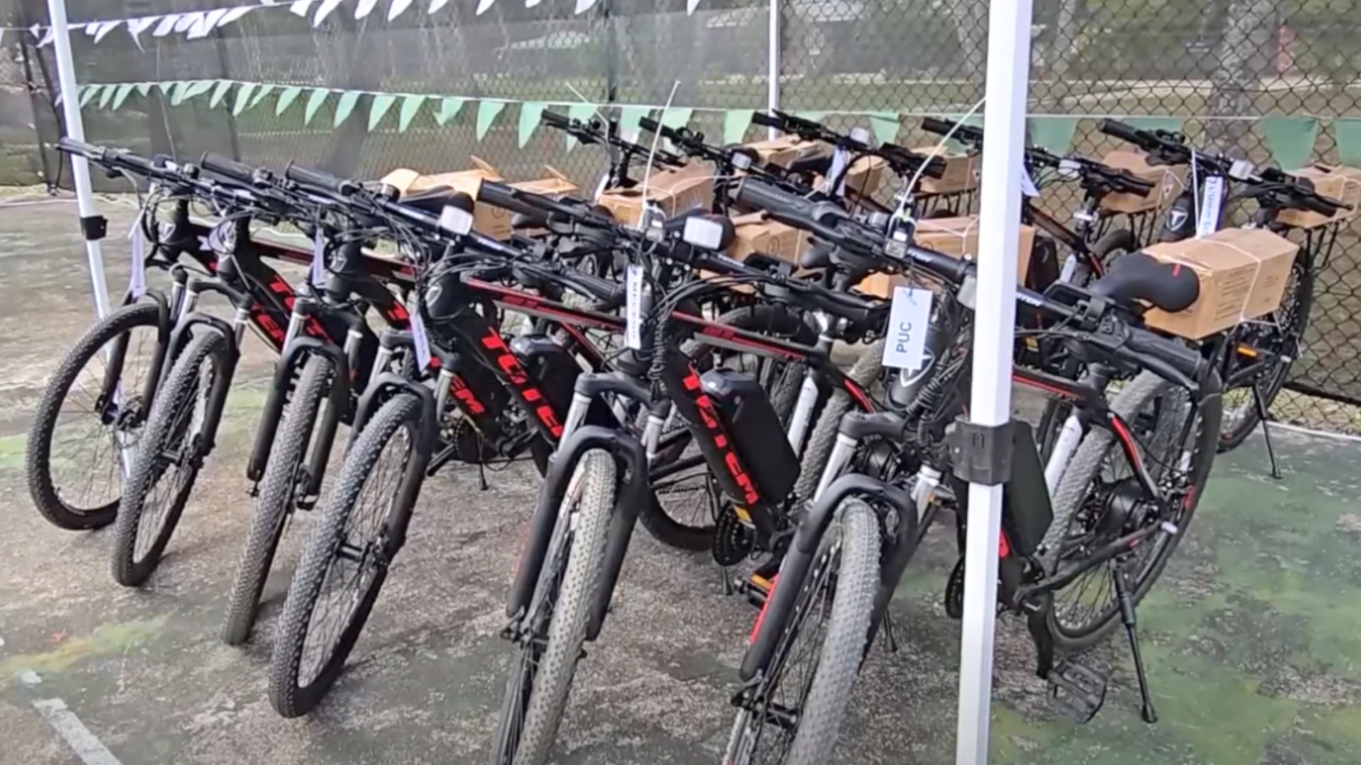 10 lazans gouvernman in ganny kado sakenn en bisiklet elektrik. Sa kado par gouvernman Lasin 10 lazans gouvernman in ganny kado sakenn en bisiklet elektrik. Sa kado par gouvernman Lasin