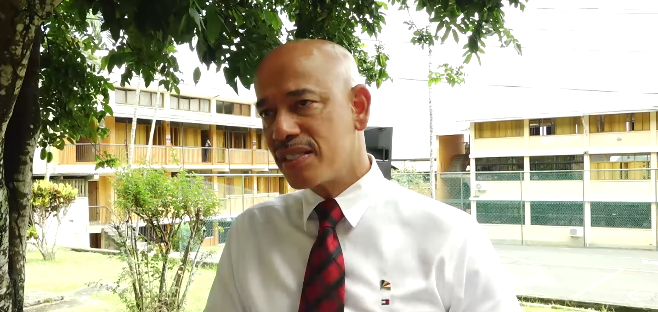 Minis responsab pour ledikasyon, David Pierre vizit lekol Beau Vallon