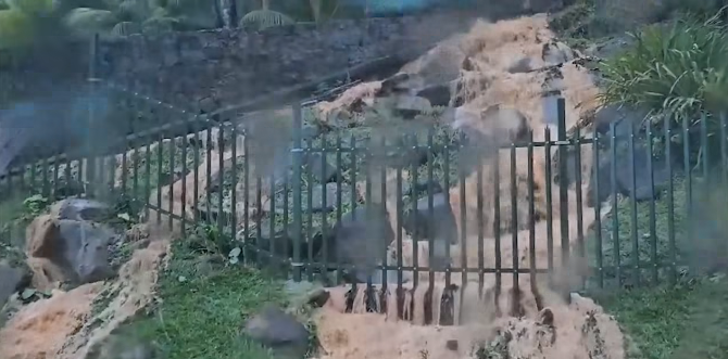 Lensidan liye avek gro lapli dan rezyon sid e les Mahe