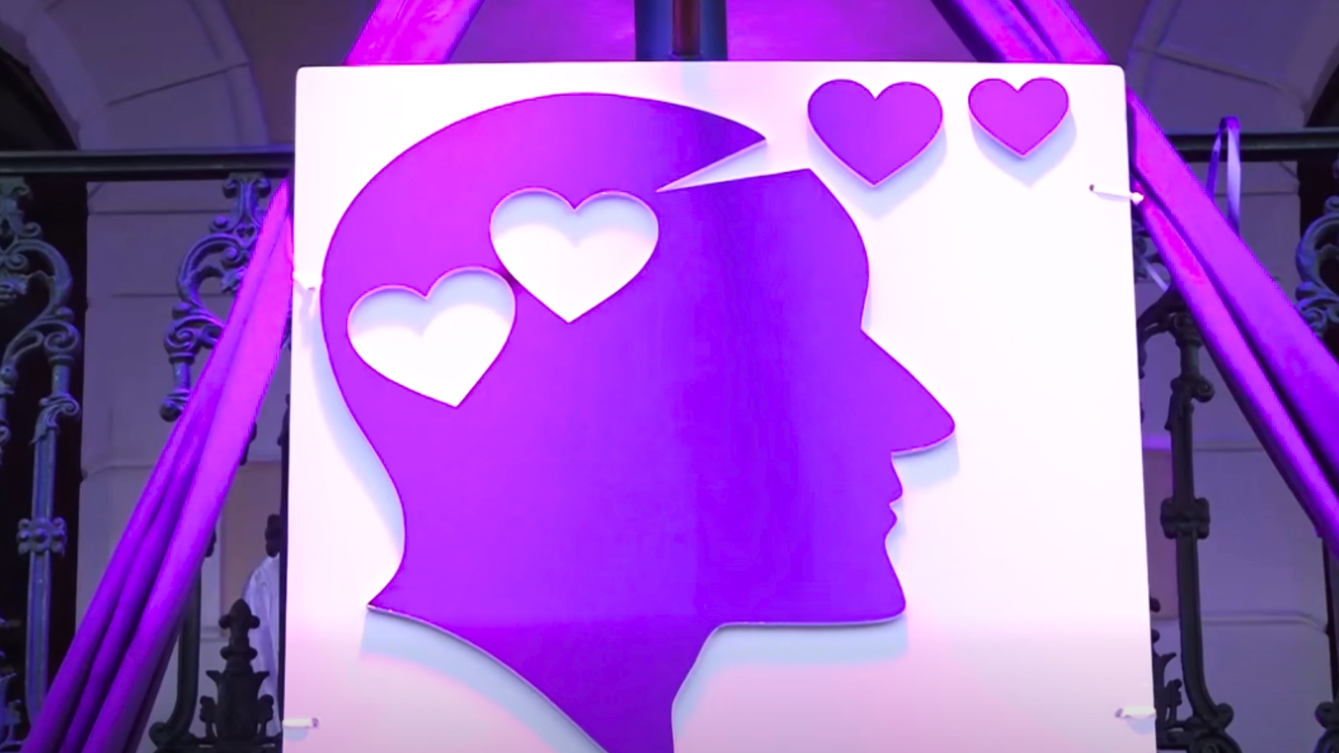 Biro Mer Lavil in alim an mov, pou komemor lazournen mondyal ‘alzheimer’.