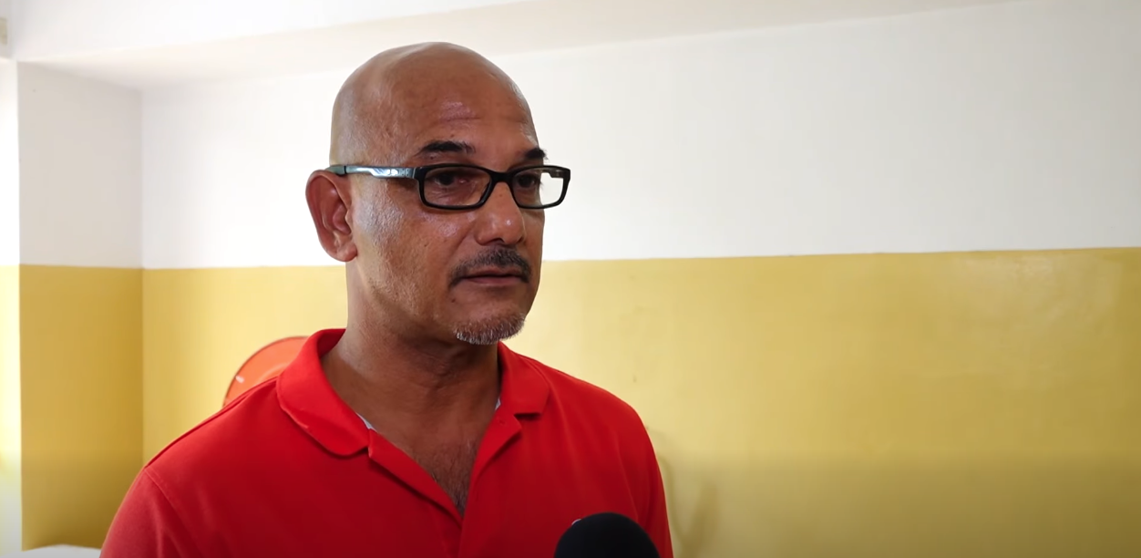 Sa rankont lo lanplwa travayer etranzer ti asiste par omwen 150 dimoun, parmi Lisette Lablache reprezantan lotel ‘North Island’, Marc Waye-Hive – reprezantan ‘Pillay R Group’ e Letimie Dookley – reprezantan lakonpanyen ‘Evo build’. Sa rankont lo lanplwa travayer etranzer ti asiste par omwen 150 dimoun, parmi Lisette Lablache reprezantan lotel ‘North Island’, Marc Waye-Hive – reprezantan ‘Pillay R Group’ e Letimie Dookley – reprezantan lakonpanyen ‘Evo build’.